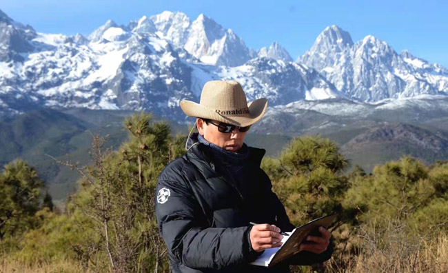 ③作者在玉龙雪山采风QQ图片20220105155711.jpg ③作者在玉龙雪山采风QQ图片20220105155711.jpg