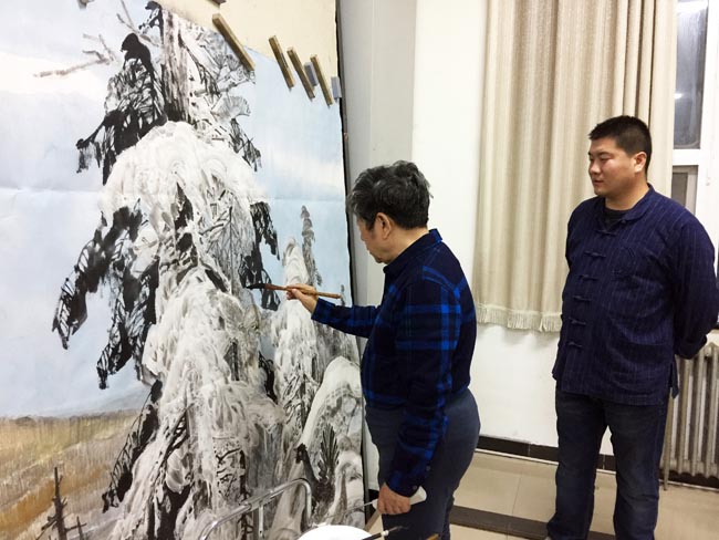 于志学与加宏杰共同创作《大兴安岭》 卢平摄IMG_3349.JPG 于志学与加宏杰共同创作《大兴安岭》 卢平摄IMG_3349.JPG