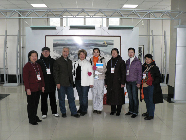 2007年欧洲奥林匹克委员会官员参观长春冰雪画展(右3为作者) 2-4-23.JPG 2007年欧洲奥林匹克委员会官员参观长春冰雪画展(右3为作者) 2-4-23.JPG