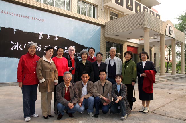 8-2010年于志学先生与长春冰雪画派成员合影二排右2为作者IMG_2869.jpg 8-2010年于志学先生与长春冰雪画派成员合影二排右2为作者IMG_2869.jpg