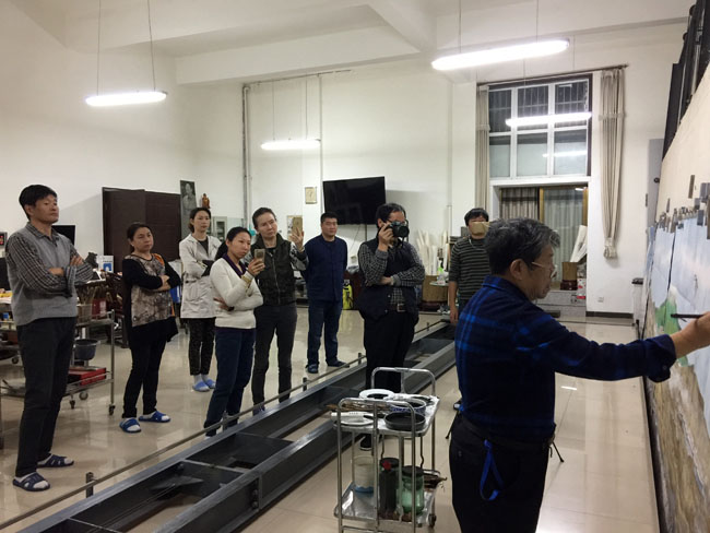 2016年观看导师于志学创作(左5为作者)IMG_3301.JPG 2016年观看导师于志学创作(左5为作者)IMG_3301.JPG