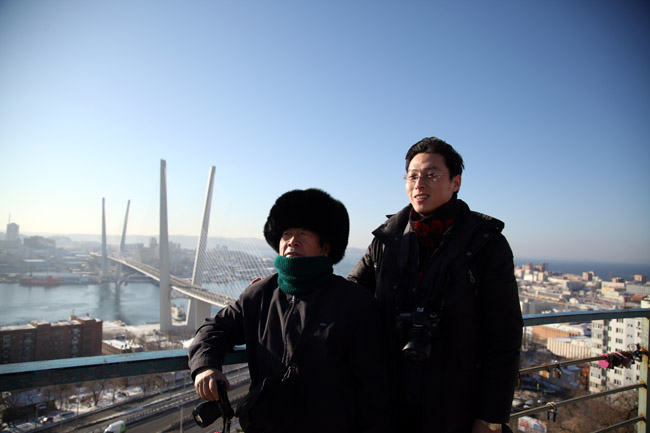 2014年和导师于志学率冰雪画派在俄罗斯符拉迪沃斯托克写生IMG_0815.JPG 2014年和导师于志学率冰雪画派在俄罗斯符拉迪沃斯托克写生IMG_0815.JPG