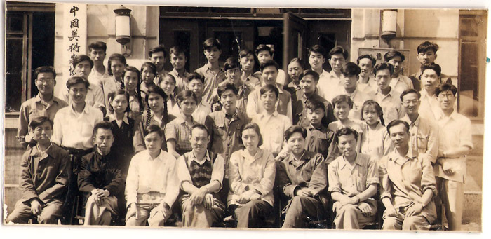 3-1--1961年黑龙江人民出版社合影  第三排左7为于志学  二排右5为 刘贵栋.jpg