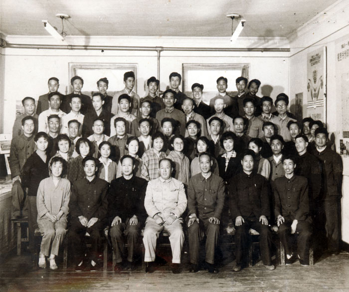 4-1963年黑龙江人民出版社合影 第五排左4为于志学 06.jpg 4-1963年黑龙江人民出版社合影 第五排左4为于志学 06.jpg