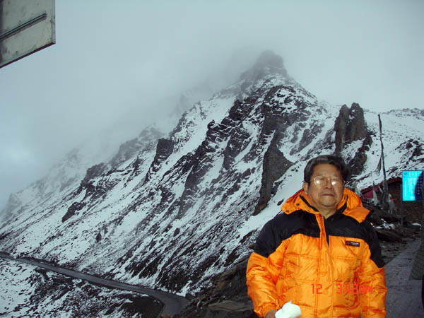 2006年10月于志学在四川巴郎雪山卢平摄 .JPG 2006年10月于志学在四川巴郎雪山卢平摄 .JPG