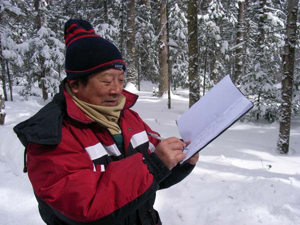 2007年于志学在长白山写生--.JPG 2007年于志学在长白山写生--.JPG
