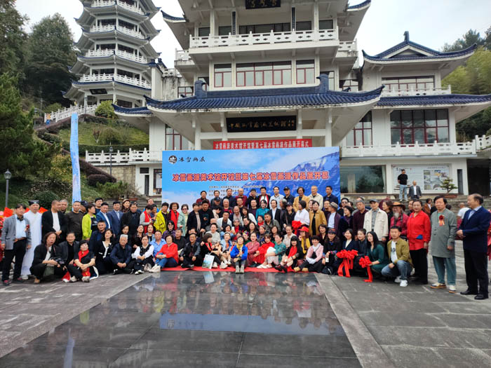 6、开馆、开展现场大家合影留念.jpg 6、开馆、开展现场大家合影留念.jpg